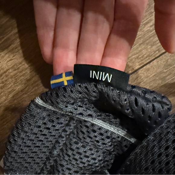 Baby Bjorn mini Carrier - Picture 2 of 3